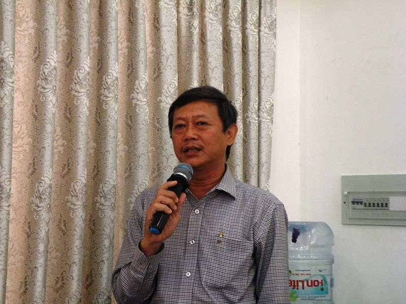 Khi cha nong gian danh nat ban tay cua con hinh anh