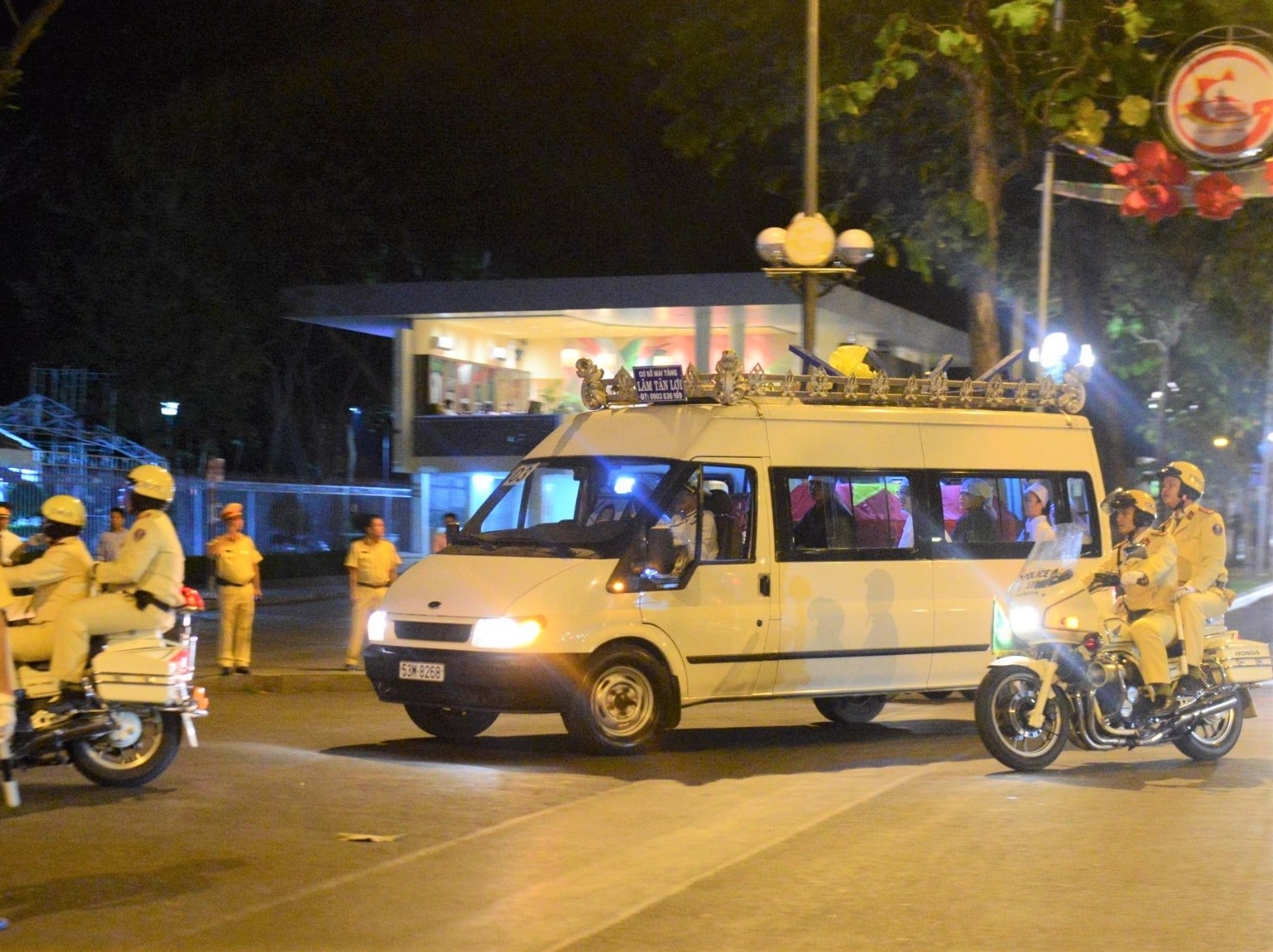 Cac tuyen duong Sai Gon han che di lai trong 2 ngay quoc tang hinh anh