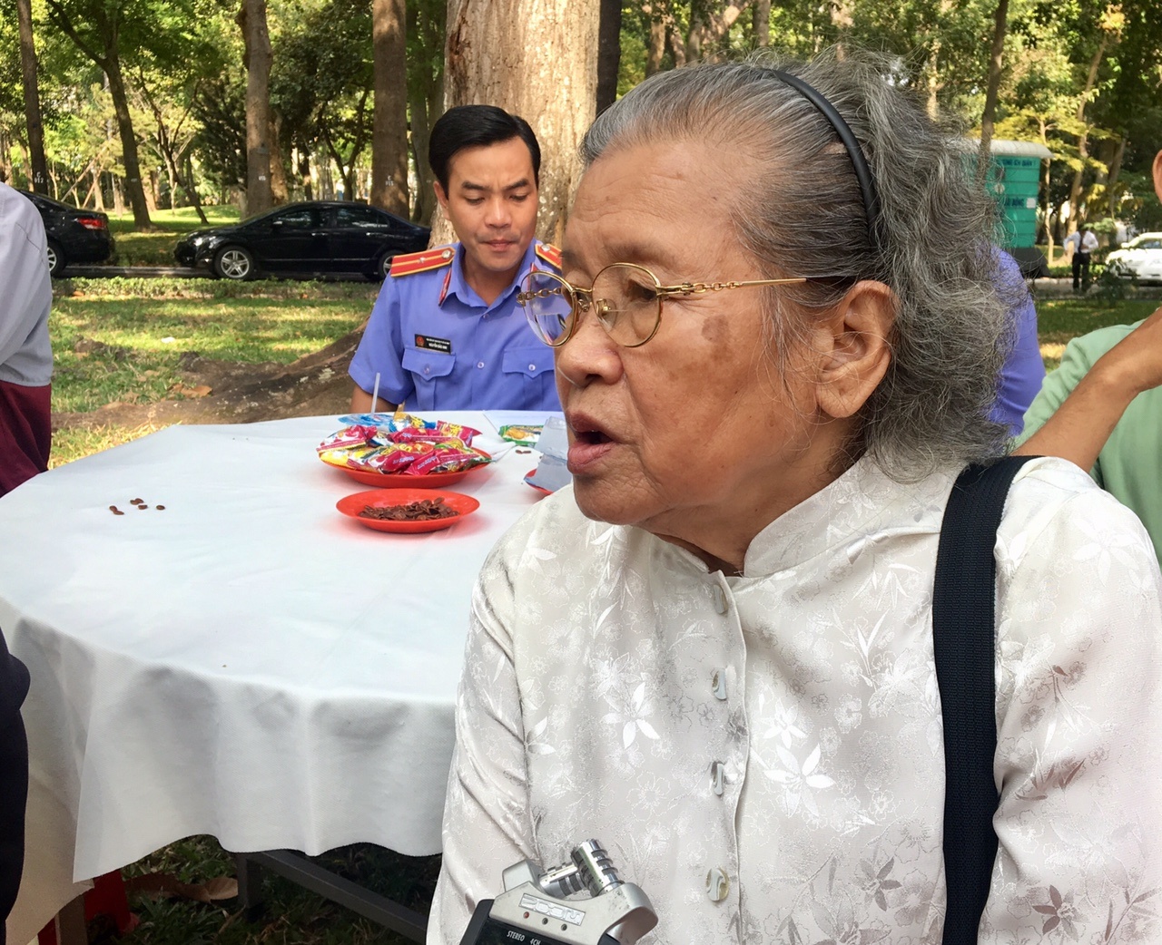 'Sau Khai nhuong ao dep nhat cho chong toi mac ngay cuoi' hinh anh