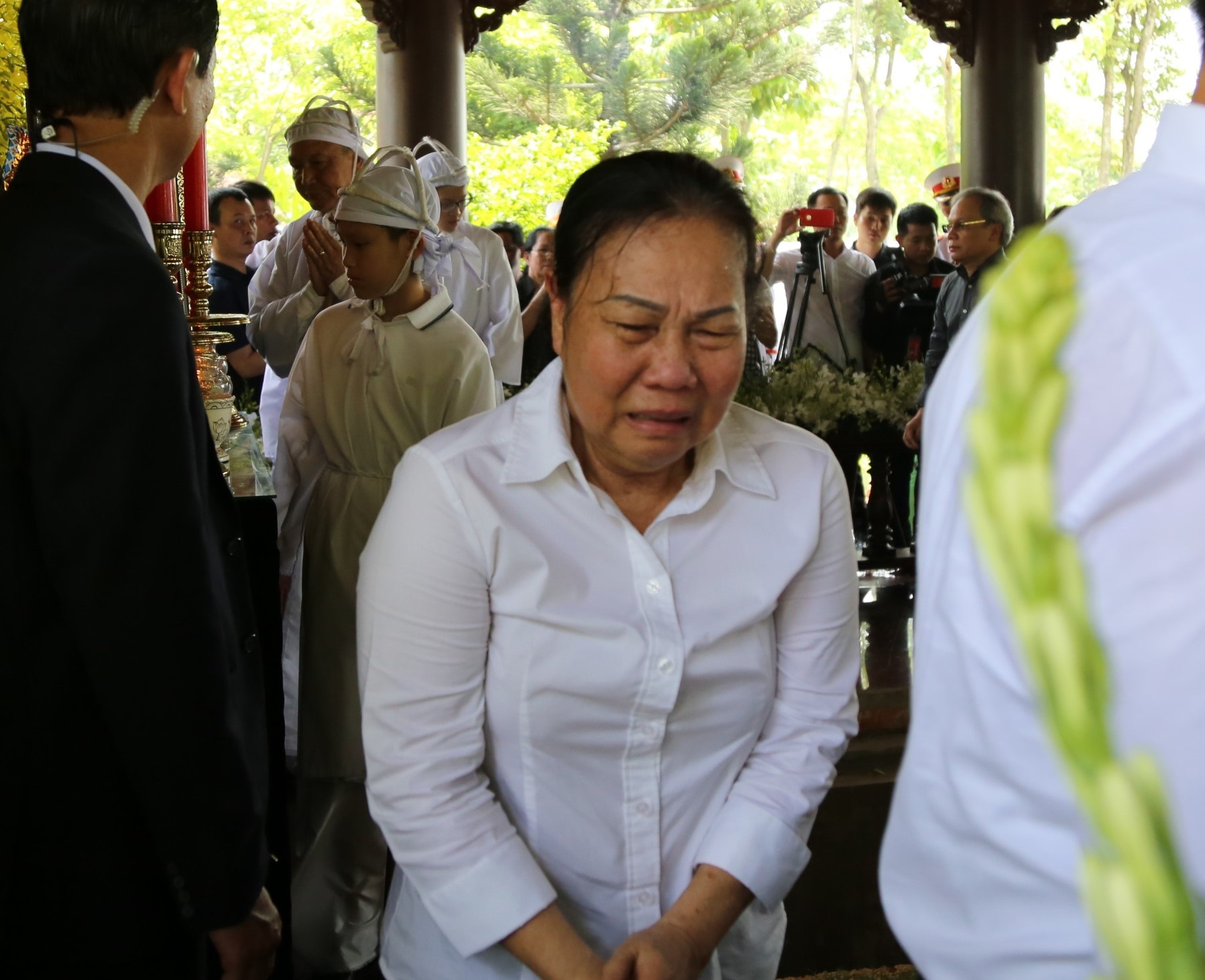 Nguoi dan Tan Thong Hoi don linh cuu nguyen Thu tuong Phan Van Khai hinh anh