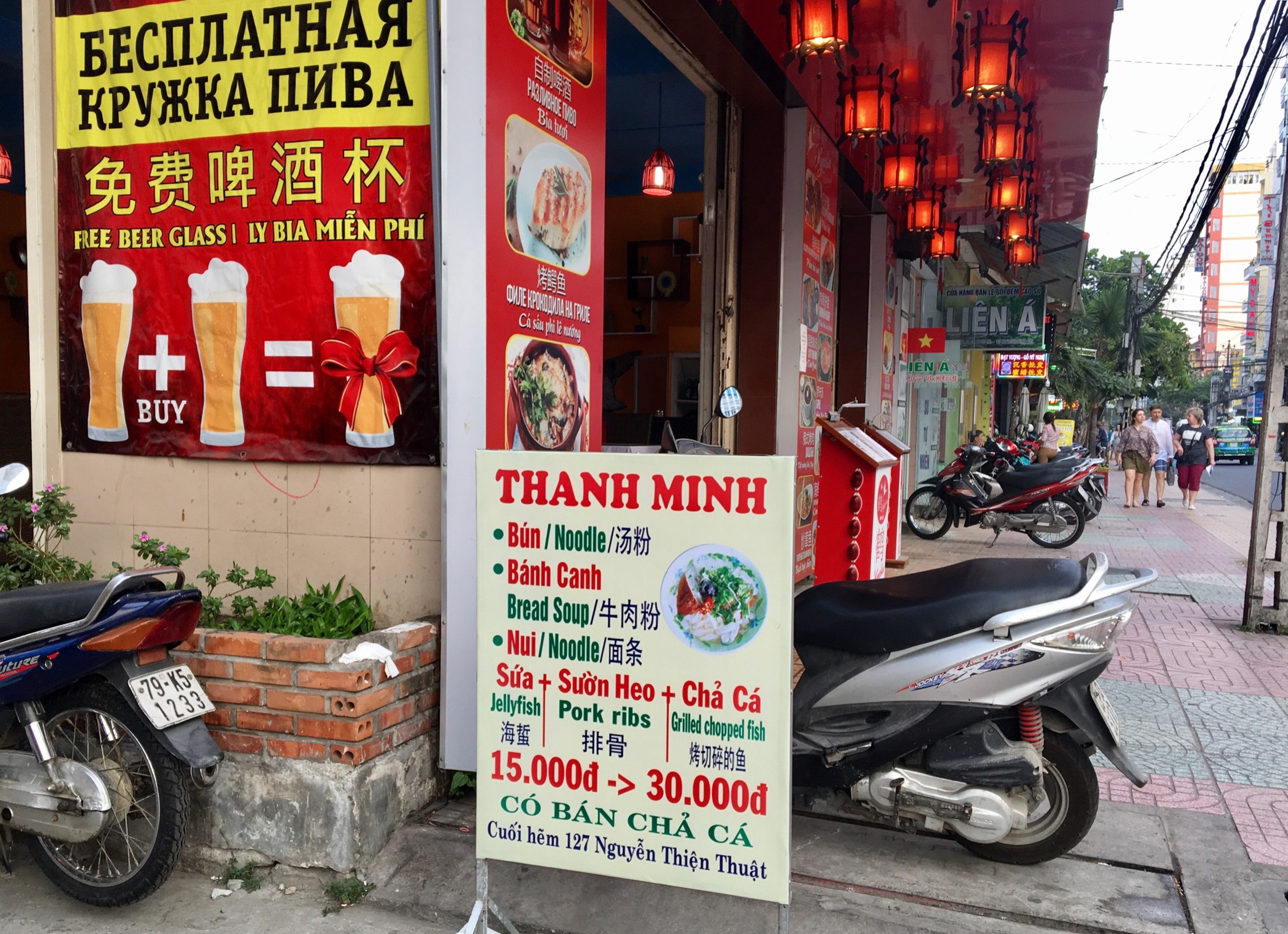 Biển hiệu tiếng nước ngoài ở Nha Trang ảnh 3 Bien hieu tieng nuoc ngoai o Nha Trang anh 3