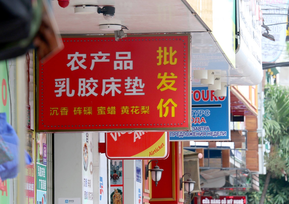 Biển hiệu tiếng nước ngoài ở Nha Trang ảnh 1 Bien hieu tieng nuoc ngoai o Nha Trang anh 1