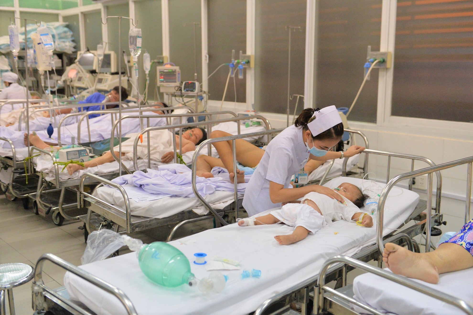 12h dem tai khoa cap cuu Benh vien Cho Ray hinh anh