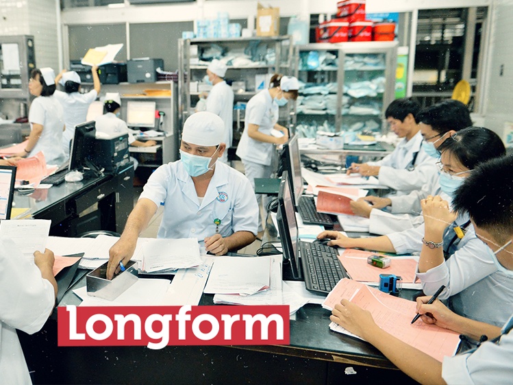 Bac si bi hanh hung: Ai cung la nan nhan hinh anh