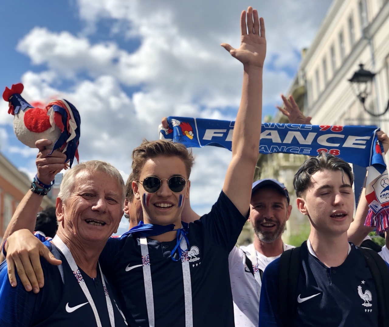 Nguoi Phap va Croatia nao loan Quang truong Do truoc tran chung ket hinh anh