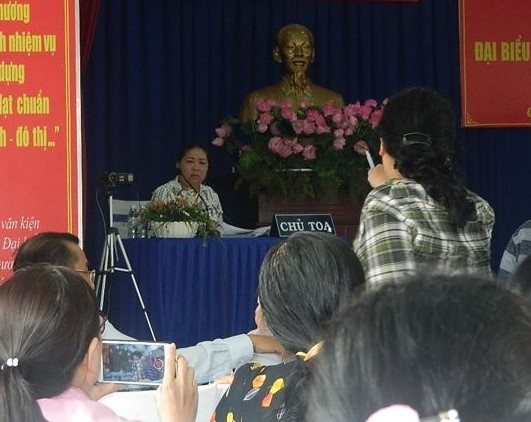 Vang Chu nhiem UBKT Thanh uy, buoi tiep xuc cu tri quan 2 'vo tran' hinh anh