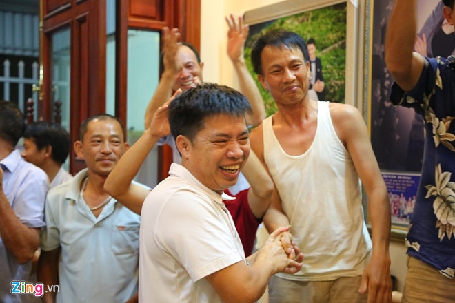 Nguoi dan que huong Van Toan san sang co vu Olympic Viet Nam hinh anh