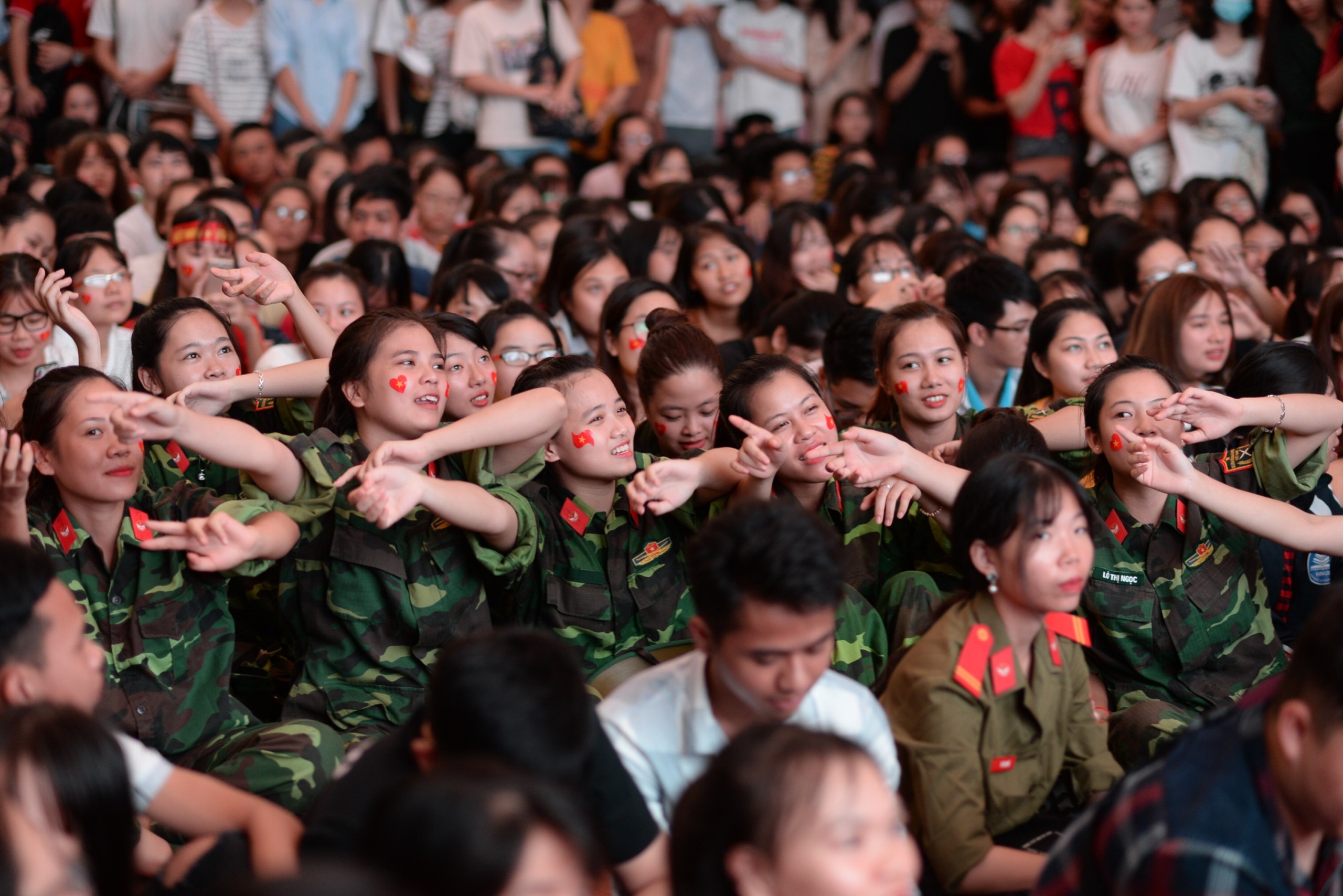 Co dong vien nu anh 12