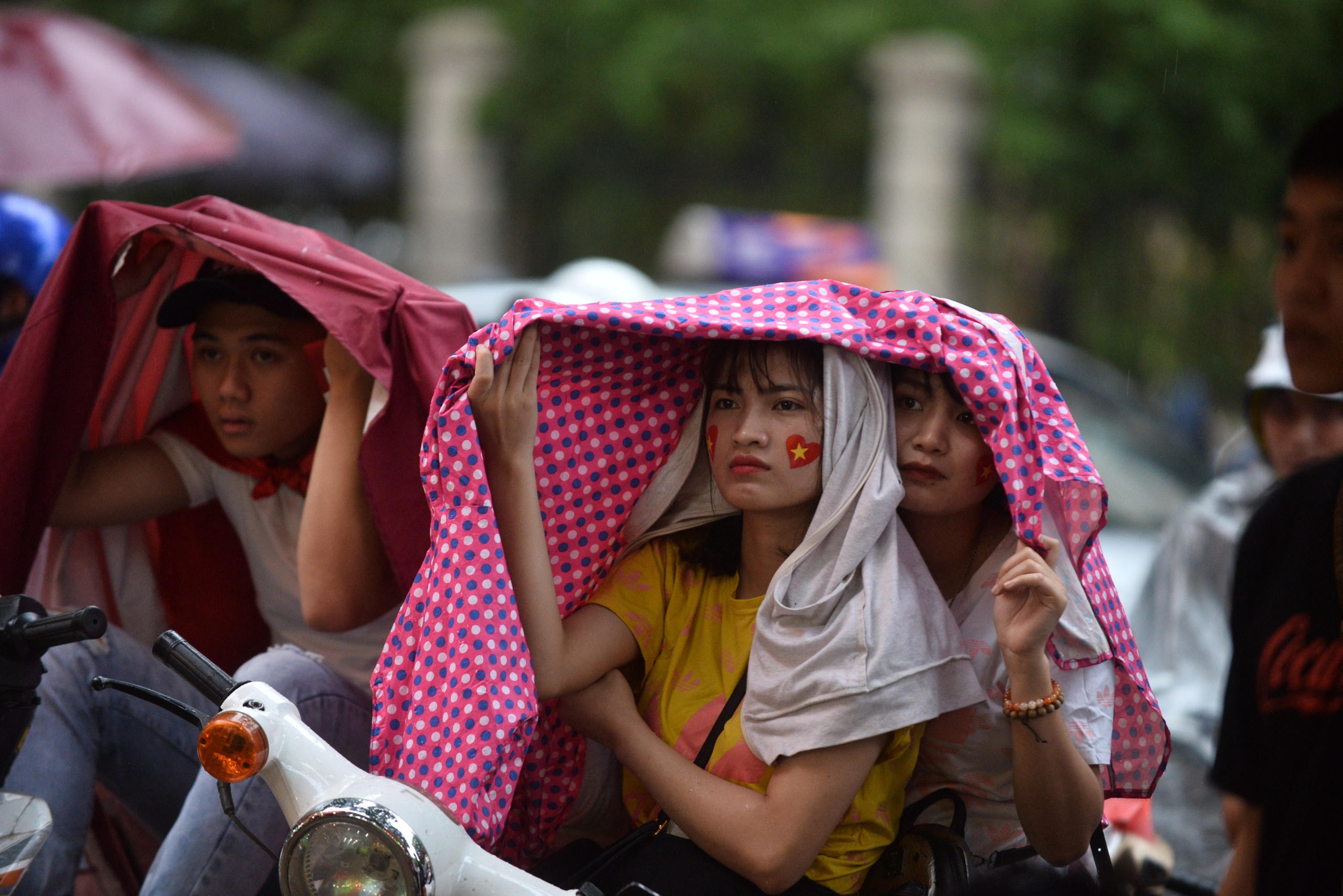 Co dong vien nu anh 1