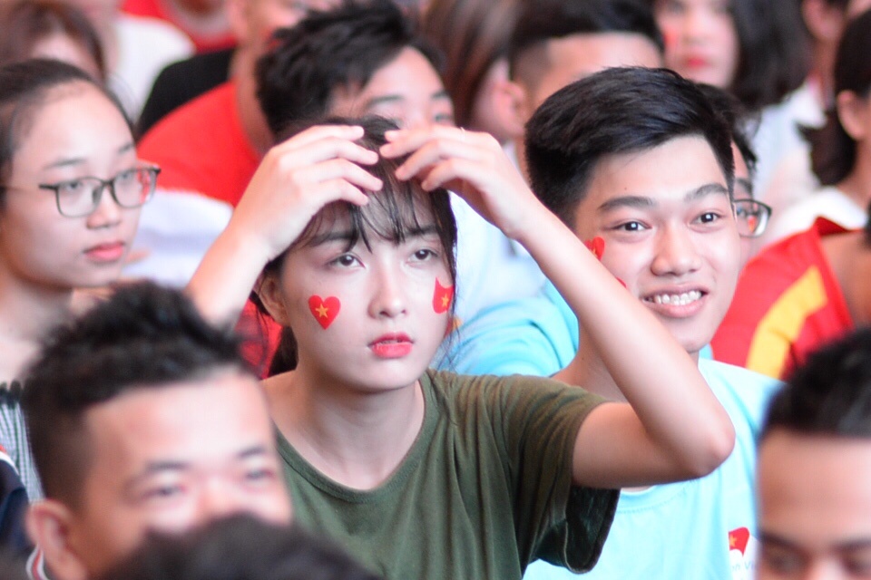 Co dong vien nu anh 8