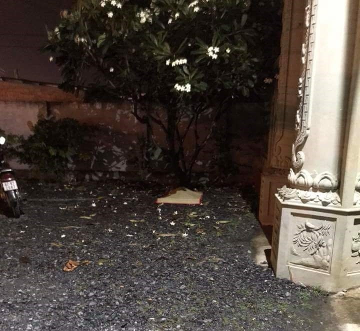 Phụ nữ chết trên đường ảnh 1 Phu nu chet tren duong anh 1