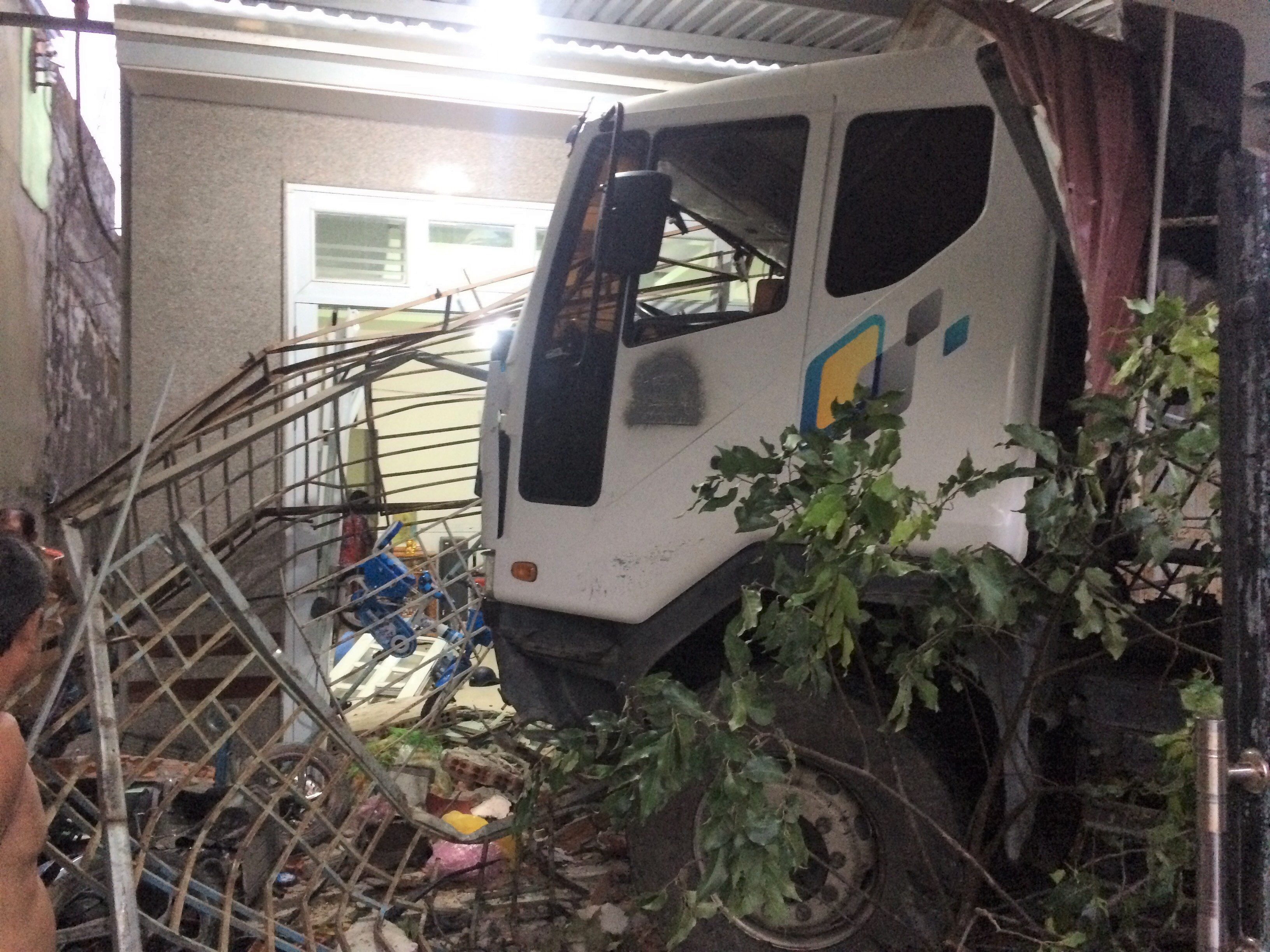 Xe dam nha dan anh 1