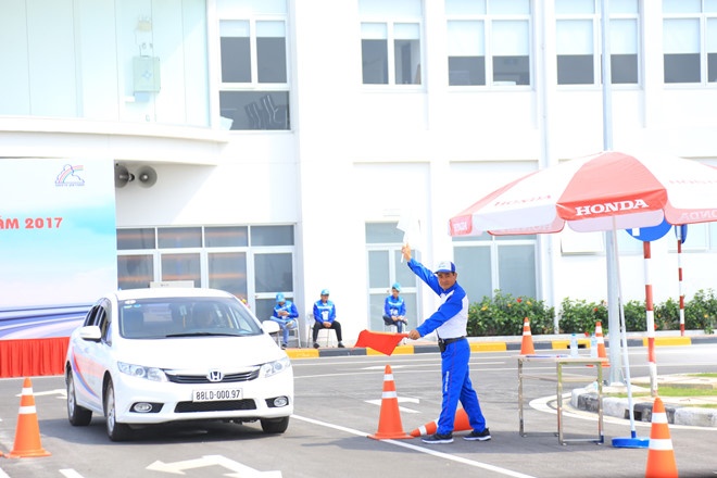 TP.HCM kien nghi tang hoc ly thuyet khi dao tao lai oto hinh anh