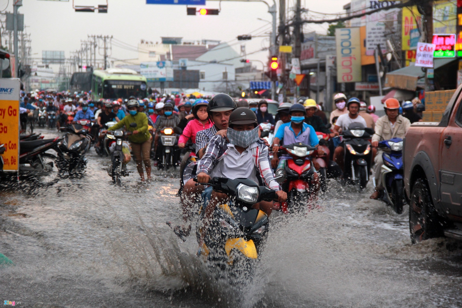 Dinh trieu cuong o Sai Gon vuot muc bao dong 3 hinh anh