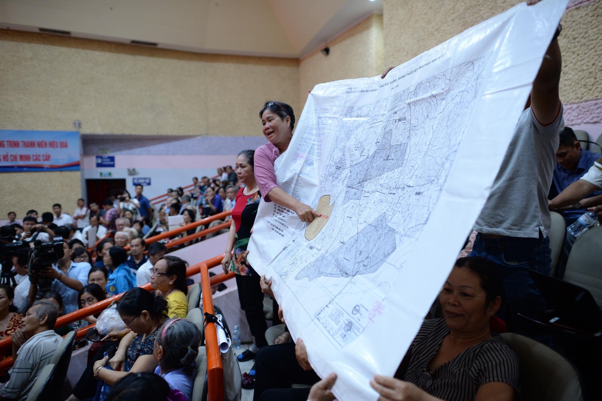 Lan thu 3 Chu tich TP.HCM gap nguoi dan Thu Thiem hinh anh