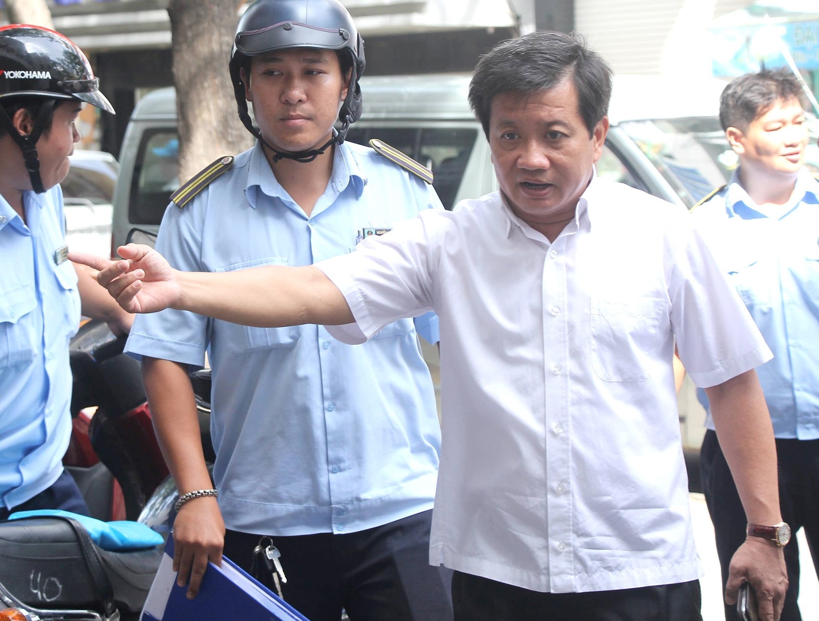 Cu tri chat van ong Doan Ngoc Hai ve viec thao do tru so khu pho hinh anh