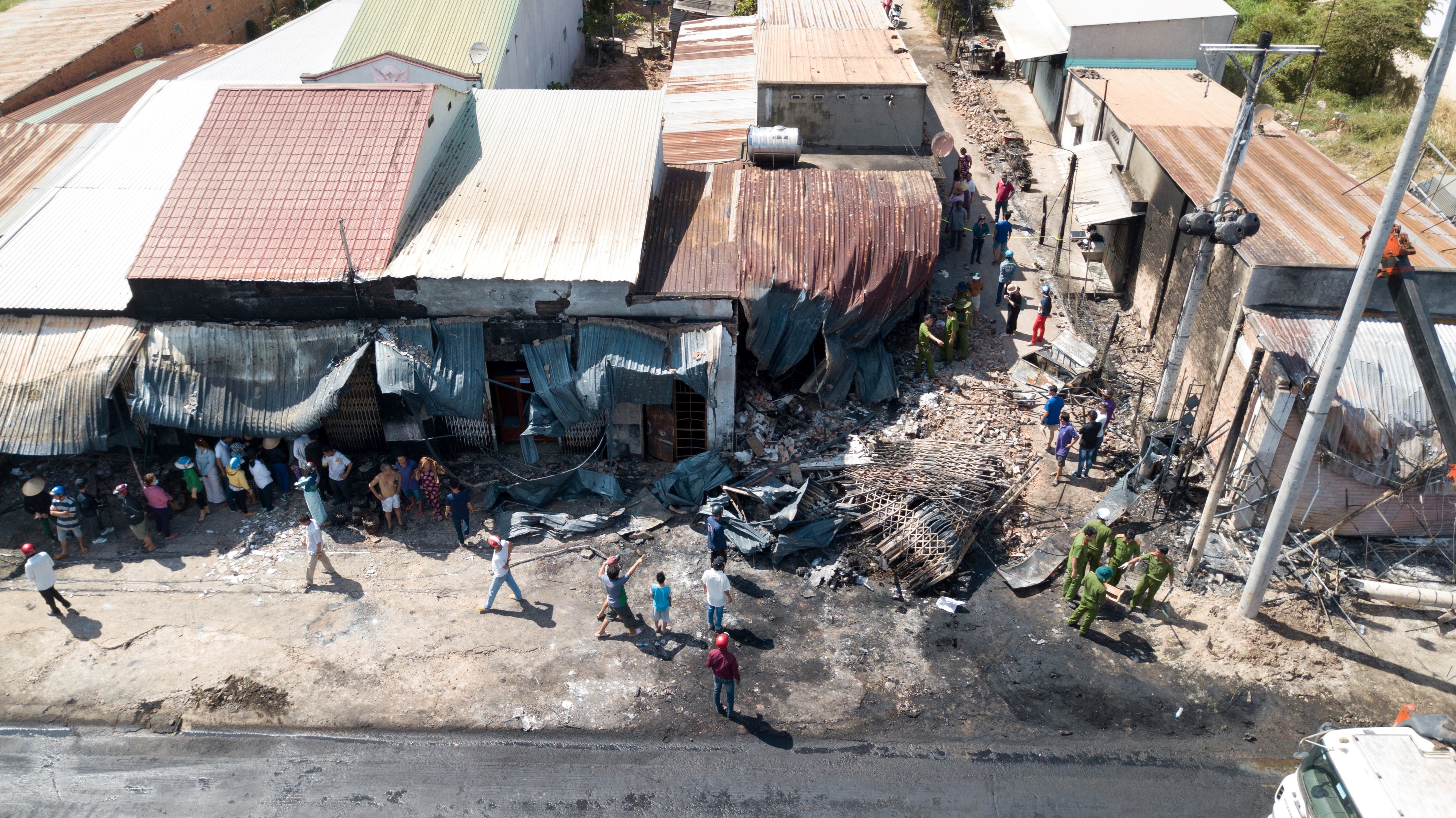 Cháy xe bồn chở xăng ở bình phước ảnh 4 Chay xe bon cho xang o binh phuoc anh 4