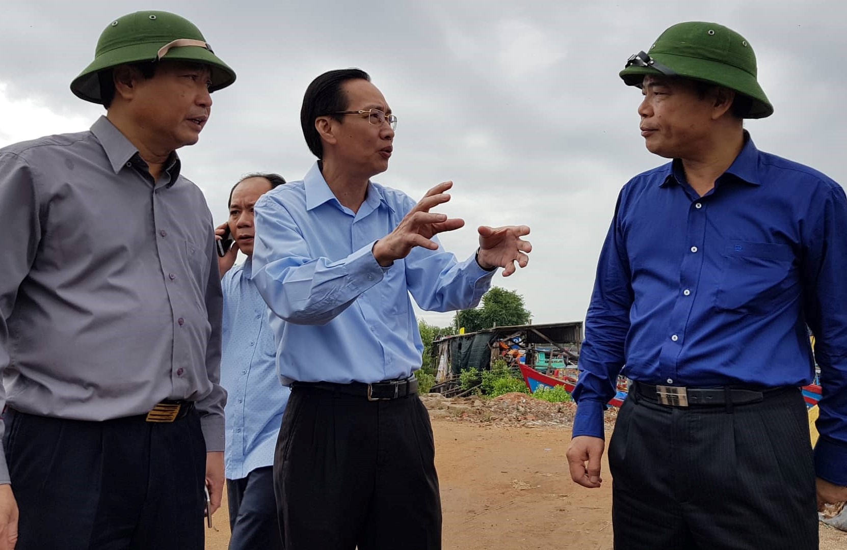 Len kich ban tran ho Dau Tieng trong bao so 9 hinh anh