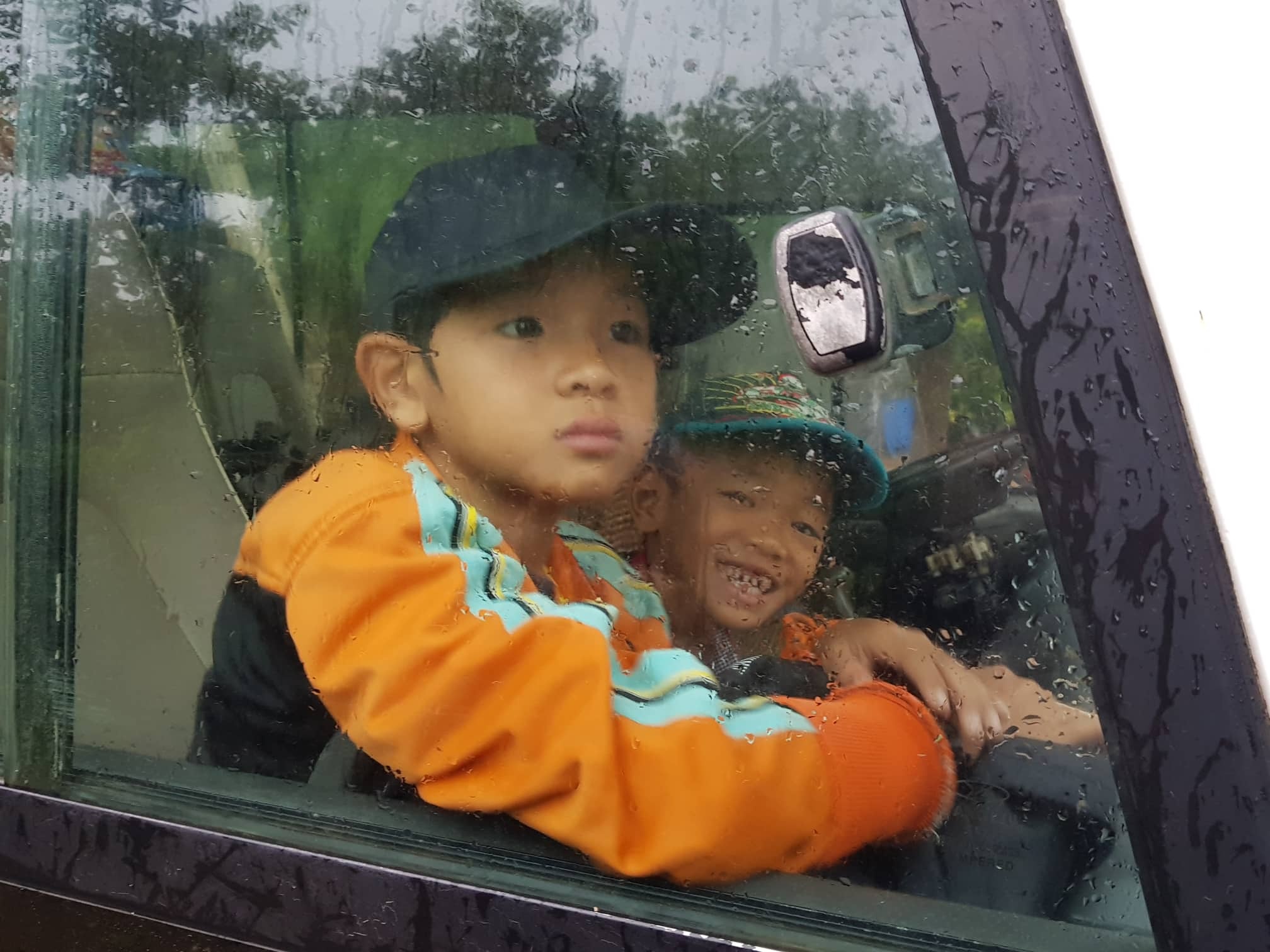 Can Gio mua lon, hon 4.000 nguoi dan da toi noi tranh bao hinh anh