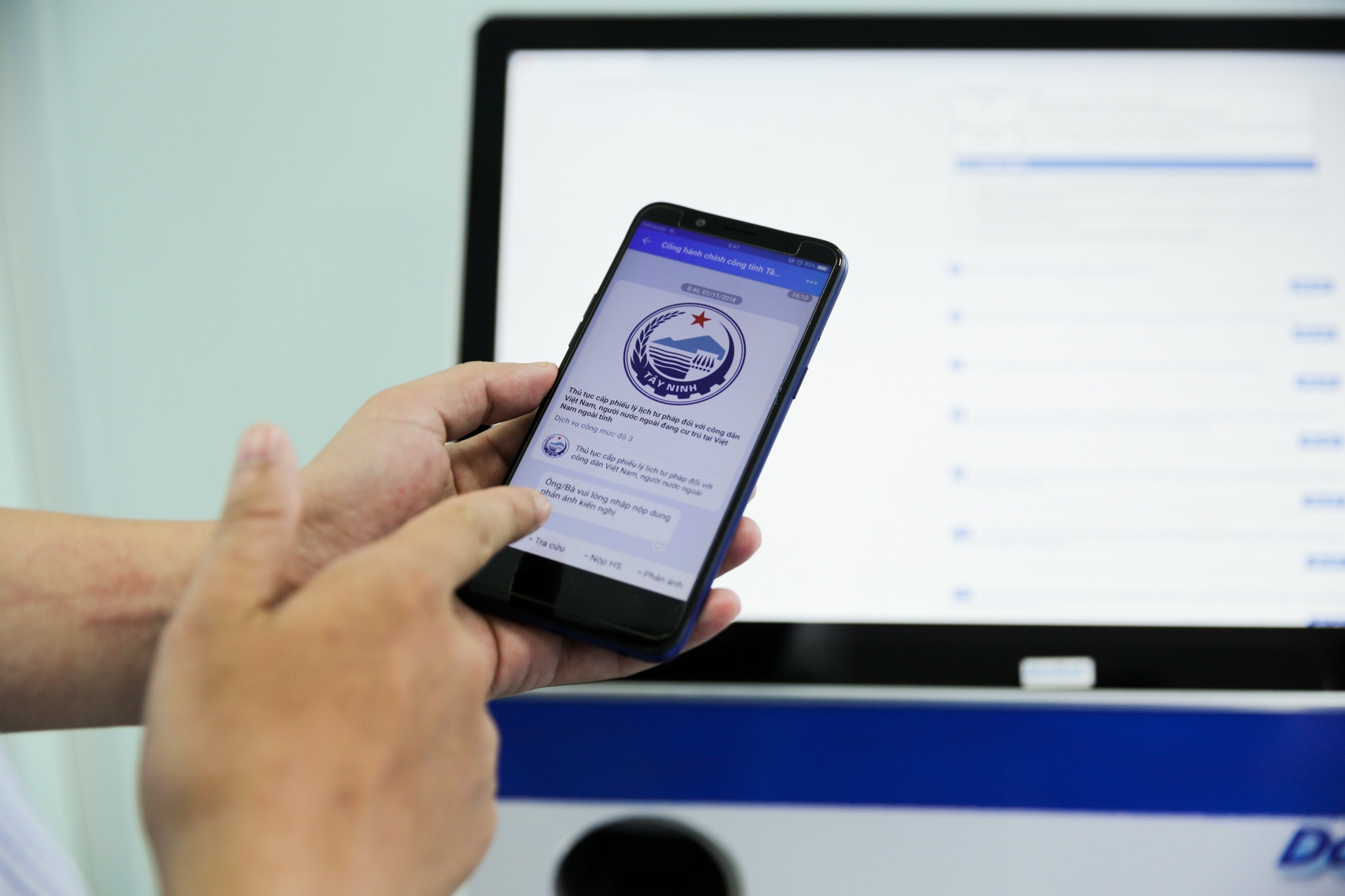 TP.HCM se giam 50% le phi khi thuc hien thu tuc hanh chinh qua mang hinh anh