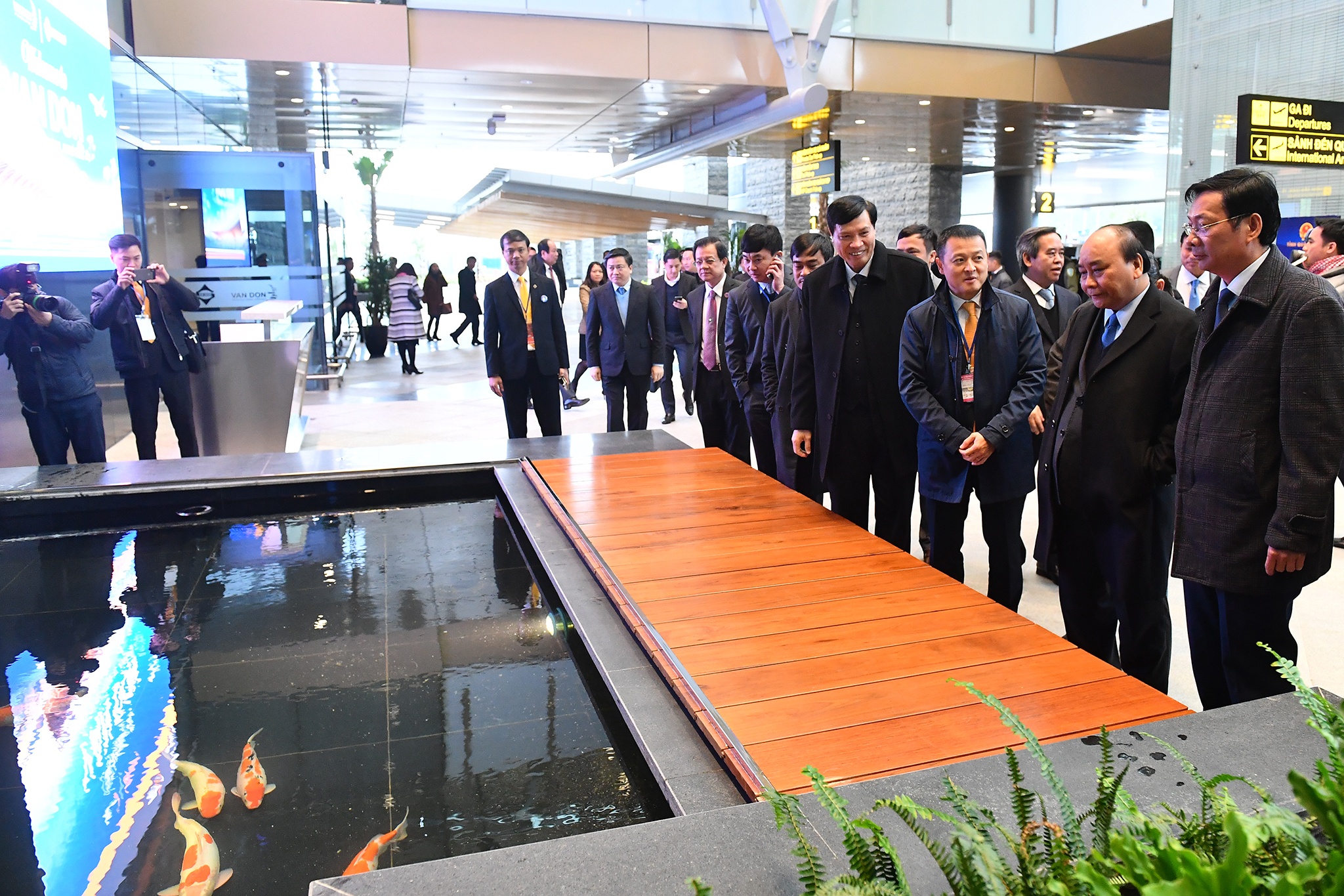 Cang hang khong Van Don anh 11