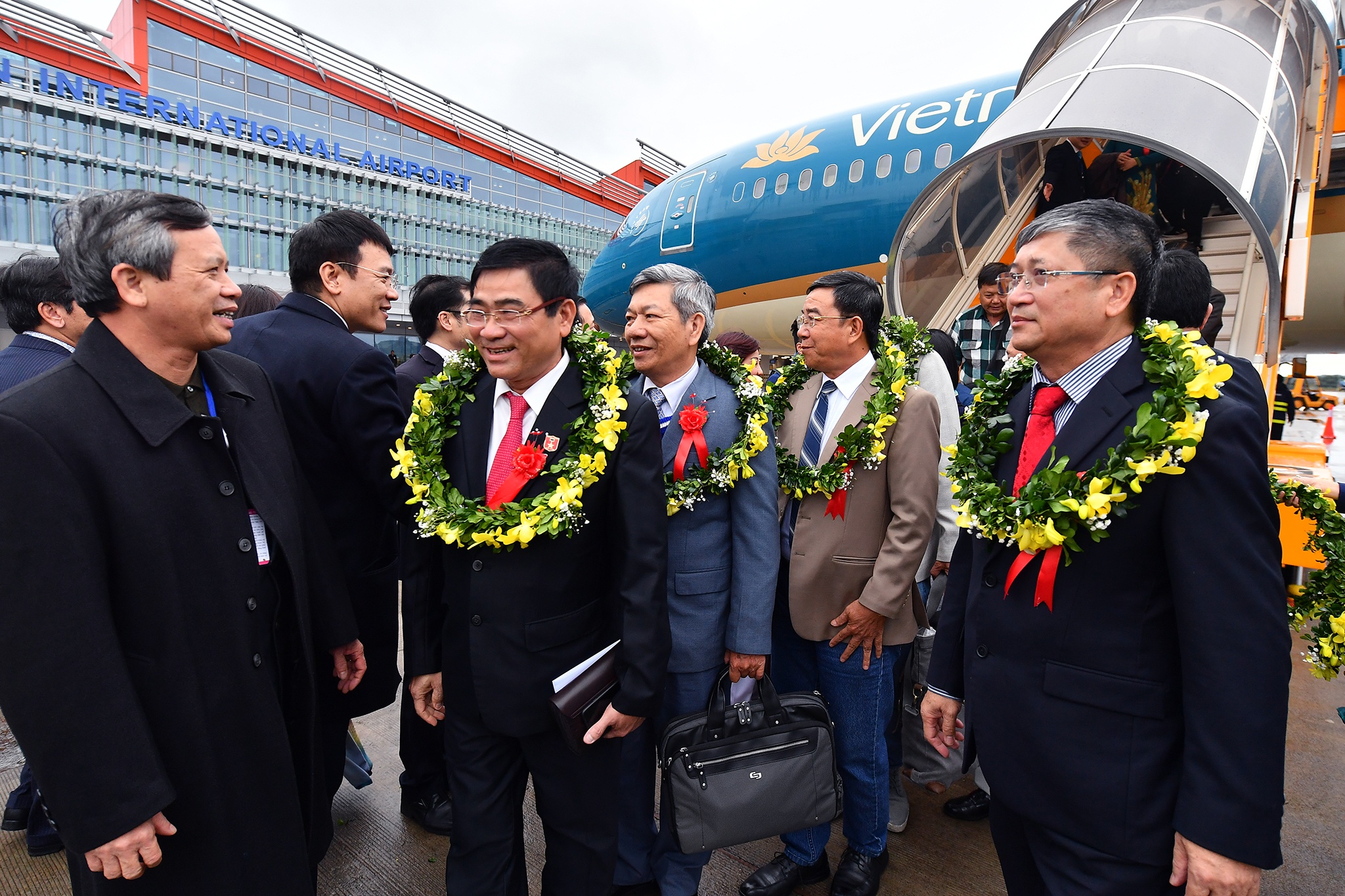 Cang hang khong Van Don anh 12