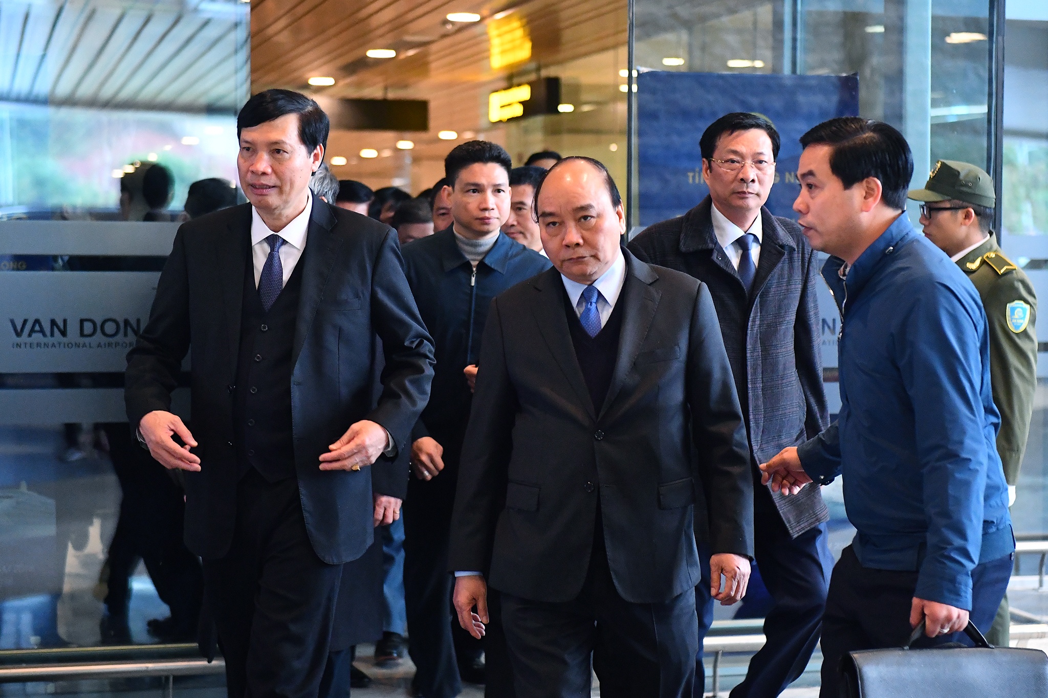 Cang hang khong Van Don anh 8