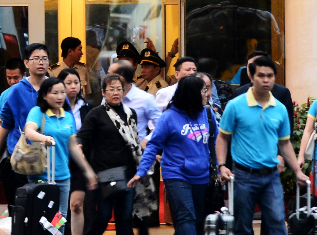 9 nguoi Viet thoat nan trong vu danh bom o Ai Cap ve toi Sai Gon hinh anh