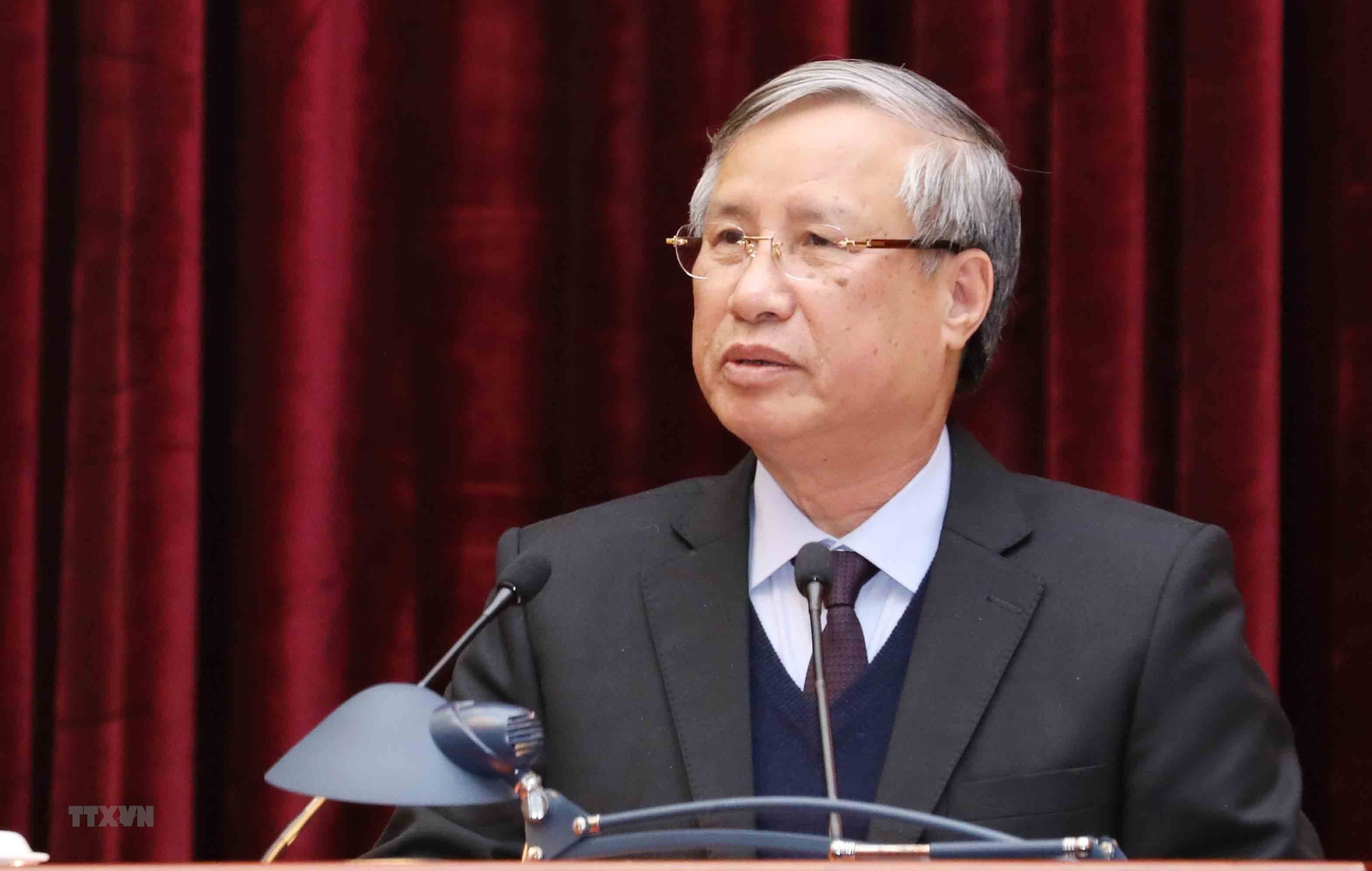 Bo Chinh tri ra chi thi ve bao ve nguoi to giac tham nhung, tieu cuc hinh anh