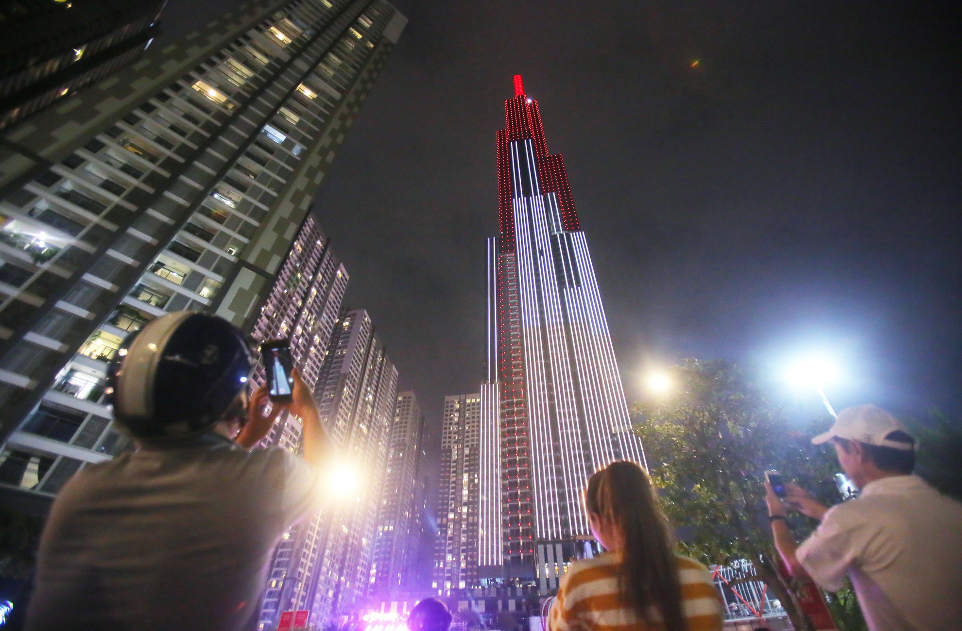 TP.HCM se ban phao hoa giao thua tai toa nha Landmark hinh anh