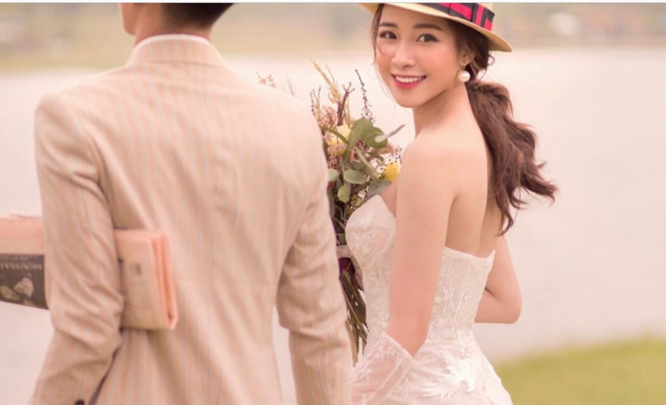 Vo tuong lai Phan Van Duc khoe anh cuoi hinh anh