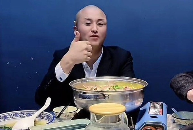 Them mot sao mang Trung Quoc chet vi livestream uong ruou hinh anh