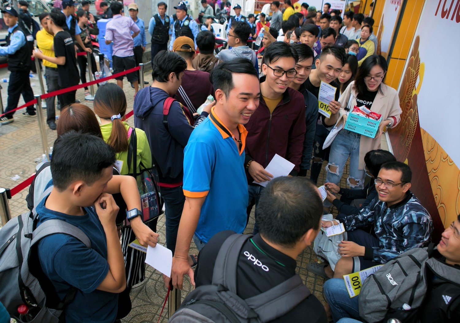 ve nha cung Oppo anh 8