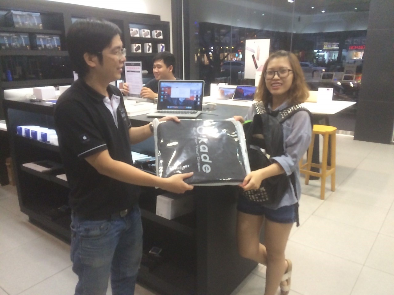 FPT shop,  bao duong macbook anh 2