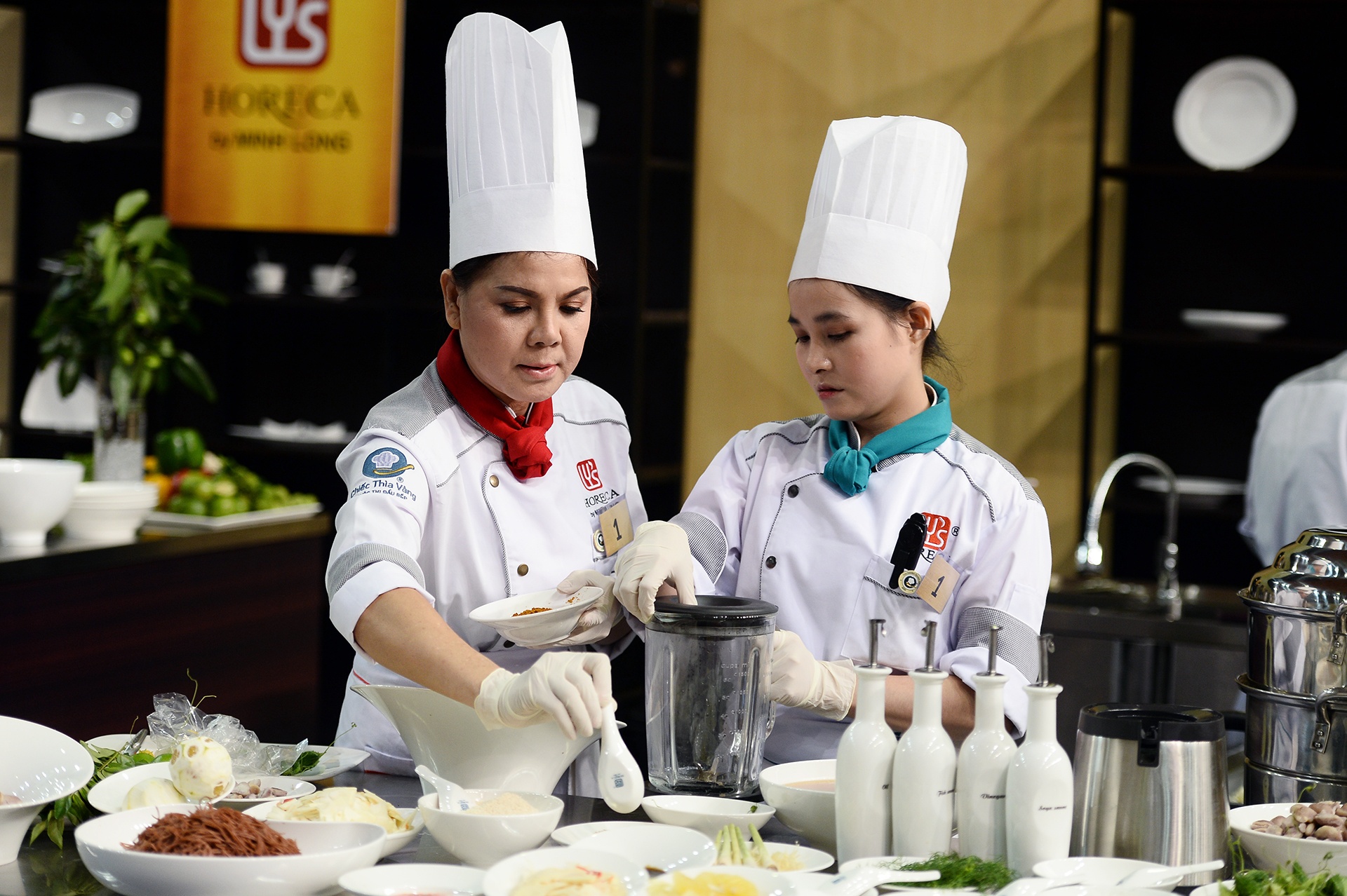 Dau bep mien Nam hao hung truoc ban ket 'Chiec thia vang' hinh anh