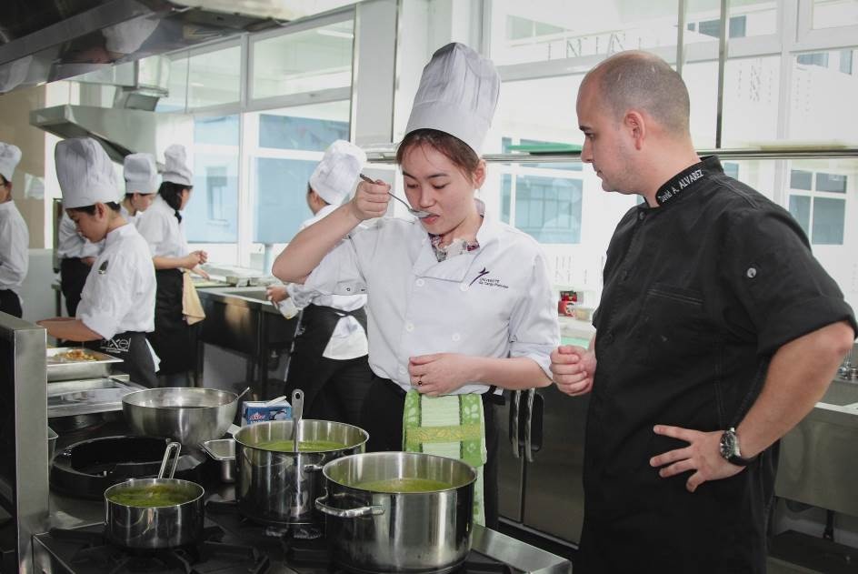 HUTECH ảnh 2 HUTECH anh 2