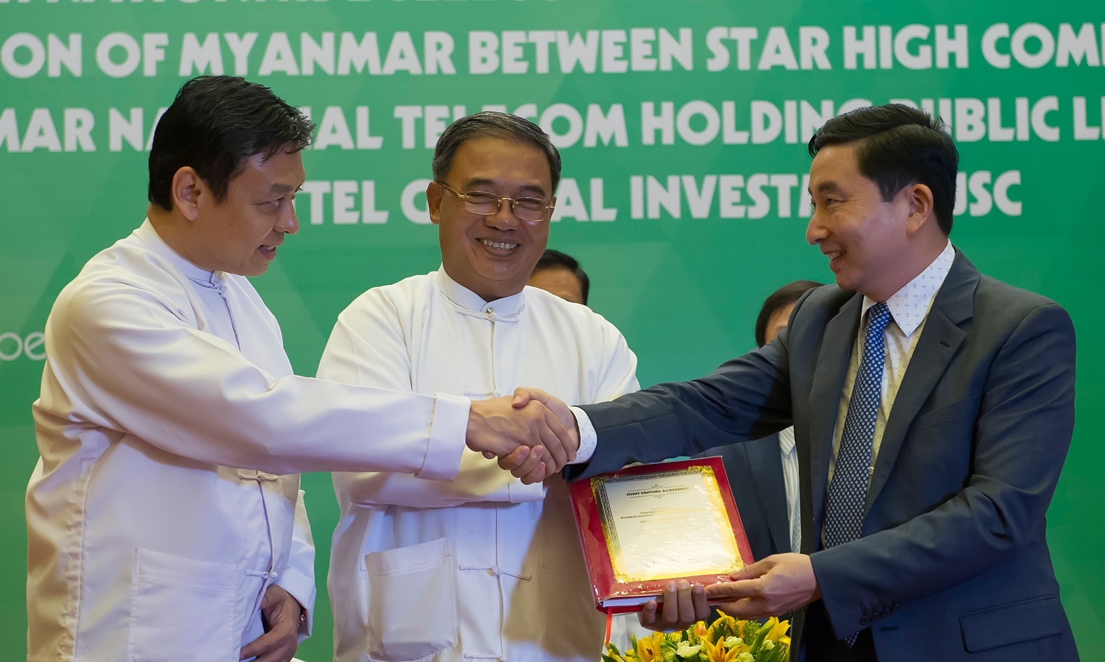 Viettel va nhung lan xuat hien dinh dam o dau truong quoc te hinh anh