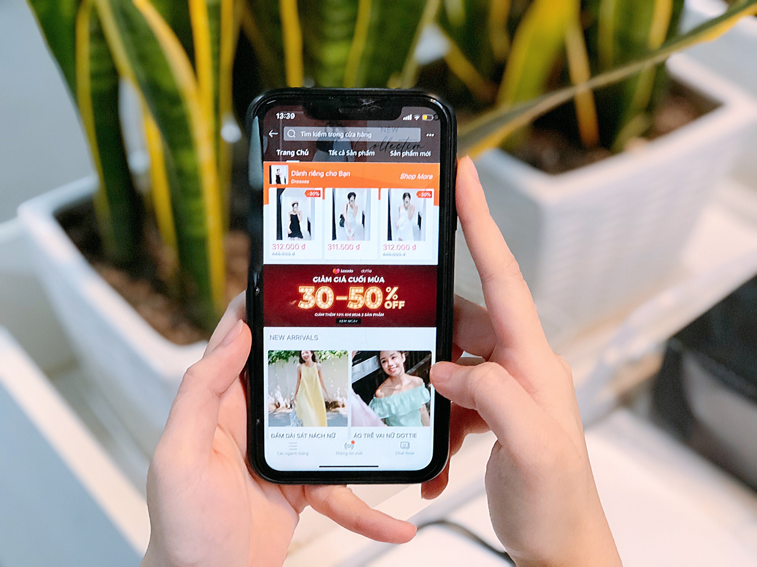 Ban le thoi Covid-19 van phat trien neu biet ‘song chung voi lu’ hinh anh