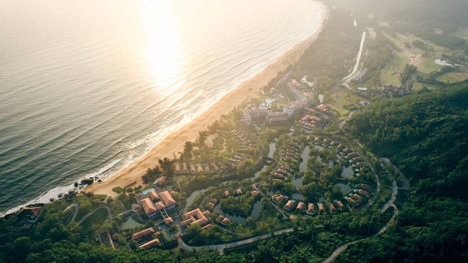 Ben trong khu nghi duong 6 sao danh cho khach moi show Do Manh Cuong hinh anh