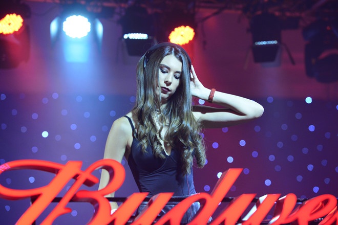 DJ quoc te lam nong bau khong khi cho don CK World Cup 2018 hinh anh