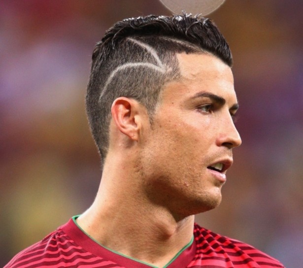 Ronaldo va nhung kieu toc 'phong do' qua nam thang hinh anh
