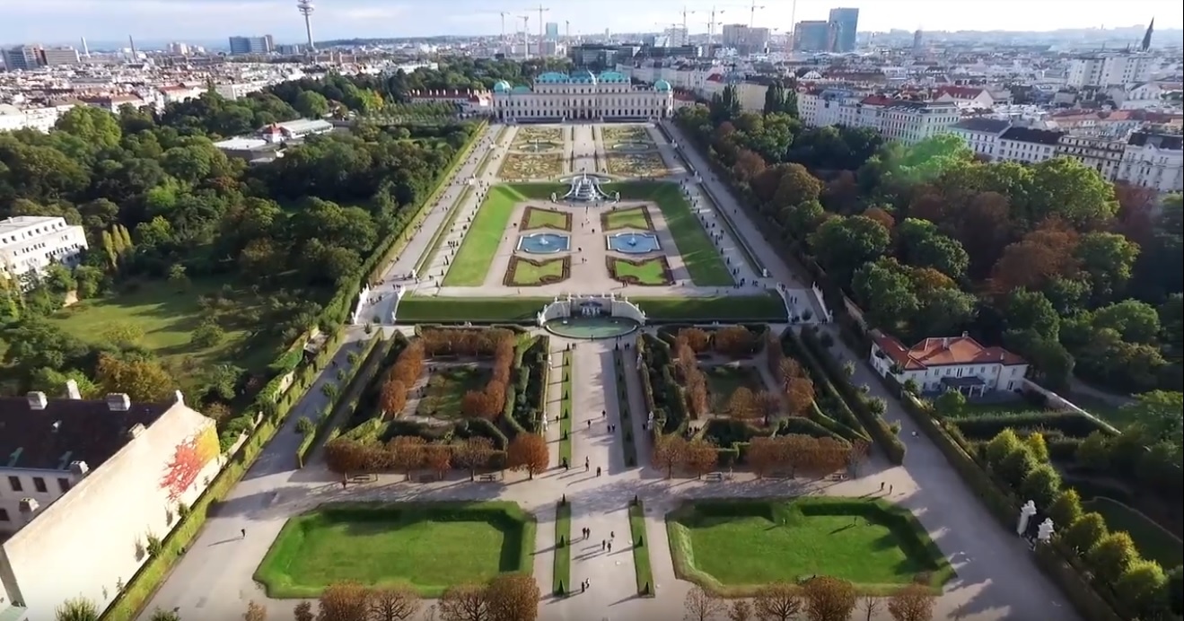 Video - Mot ngay o Vienna cua Dong Nhi, Ong Cao Thang hinh anh