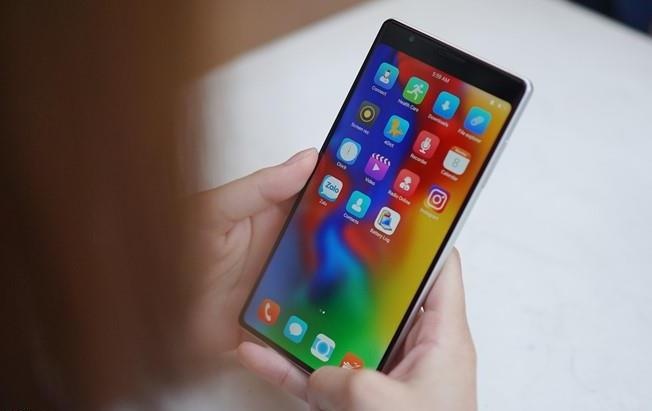 Nguoi mua Bphone 3 co the trung 100 trieu dong hinh anh