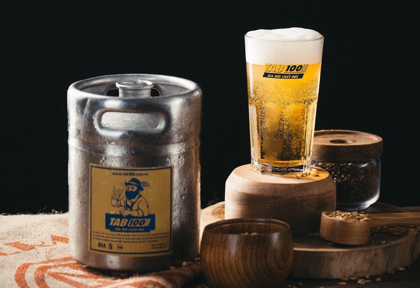 Bia hoi chat Duc TAB 100 hinh anh