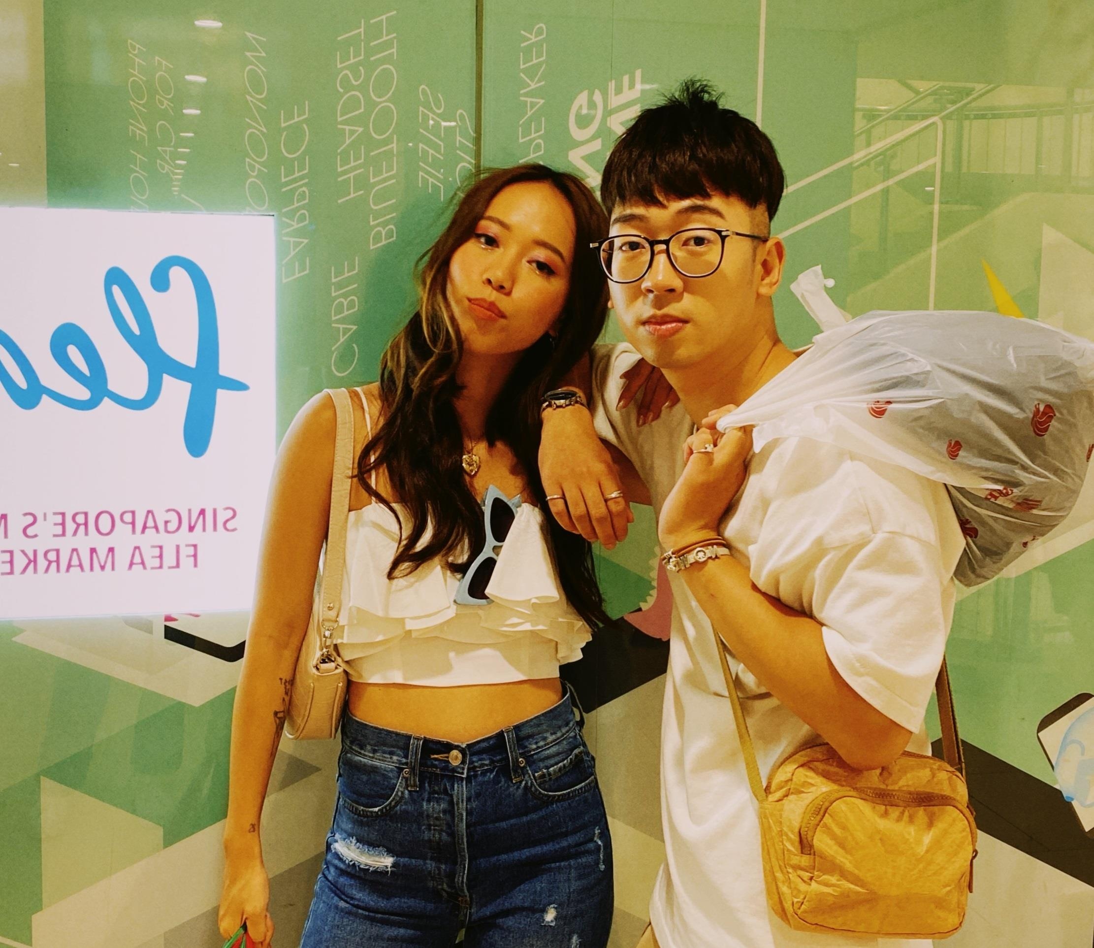 Video - Hoc Bedaulbe, Ninh Tito cach mua sam tai Singapore hinh anh