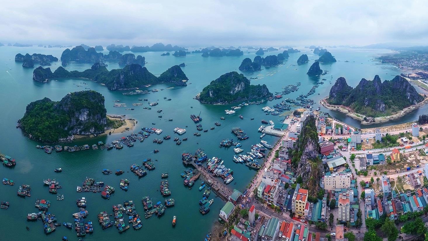 Don gan 12 trieu luot khach, Quang Ninh hoan thanh 90% ke hoach nam hinh anh