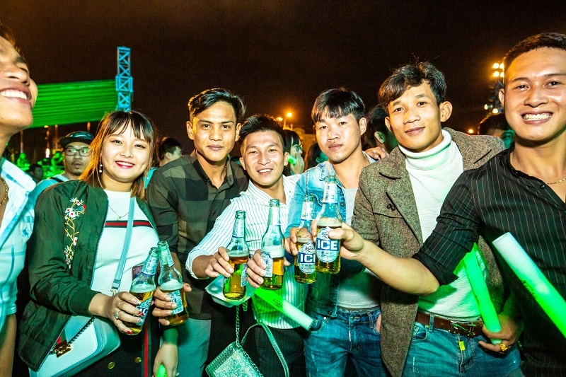 Gioi tre Da thanh don Tet som voi dem nhac mang cam hung le hoi hinh anh