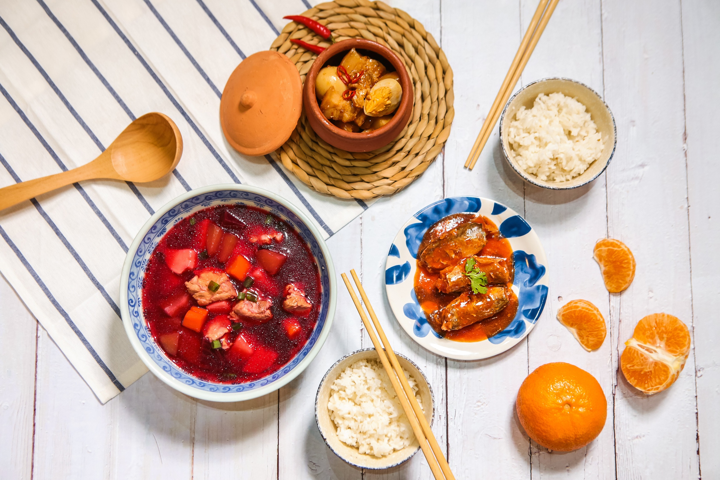 Het Tet 'Co Vy' lam thit kho trung dam da hao com hinh anh