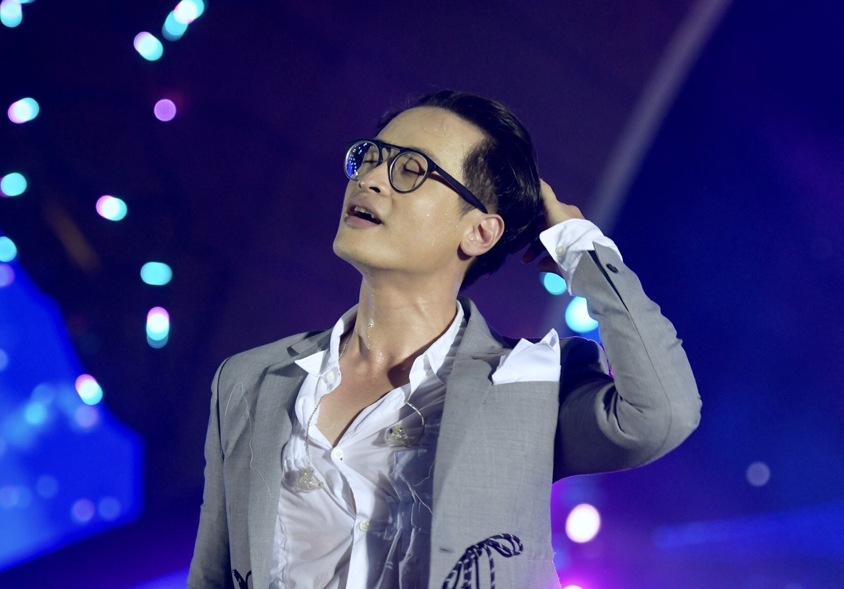 Ha Anh Tuan, Dong Nhi thang hoa trong dem nhac hon 12.000 khan gia hinh anh