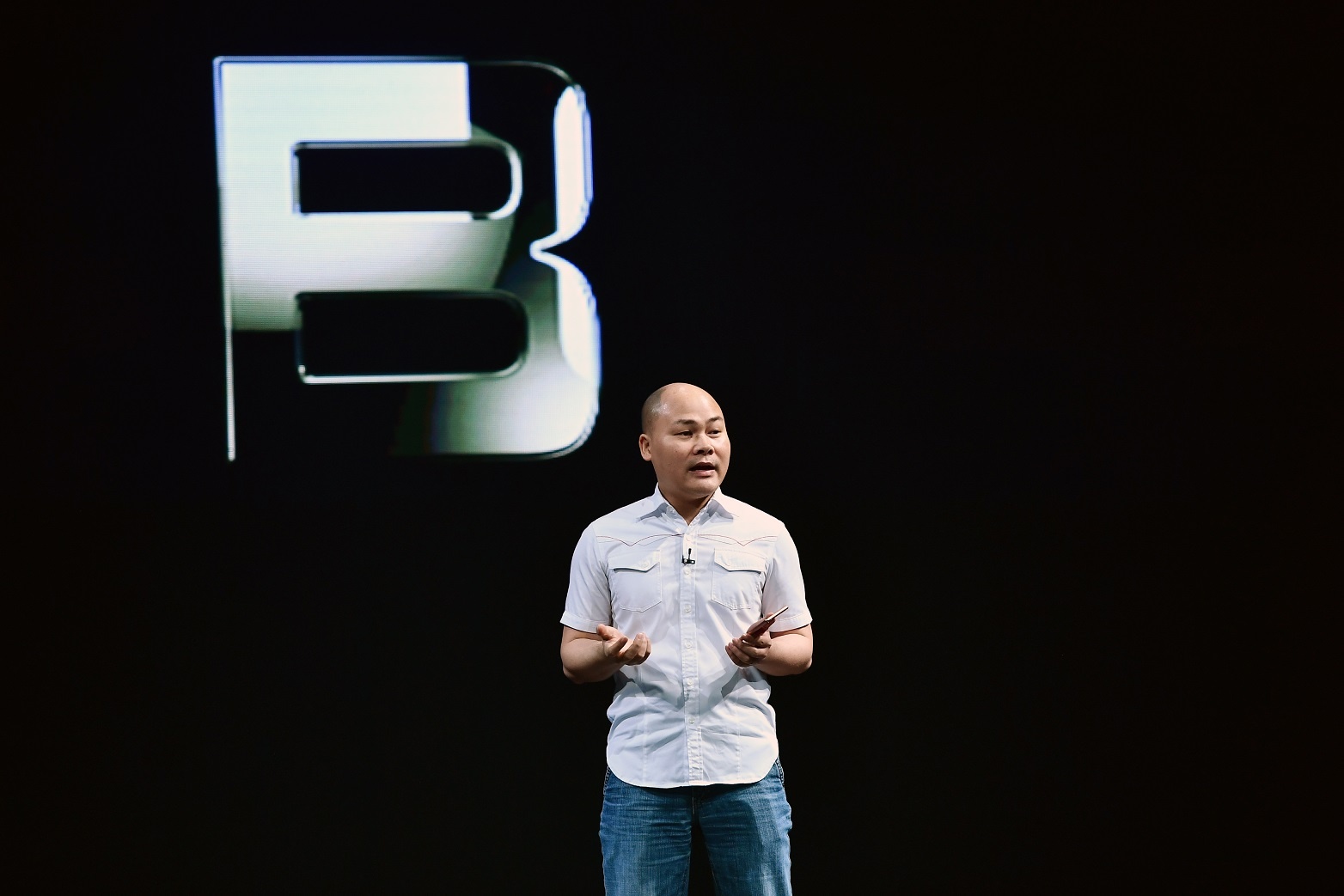 Video toan canh su kien ra mat Bphone the he moi hinh anh